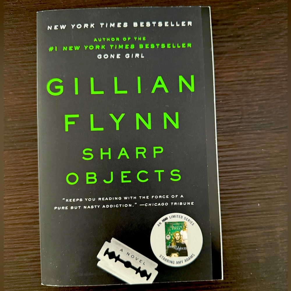 Sharp Objects by Gillian Flynn Book